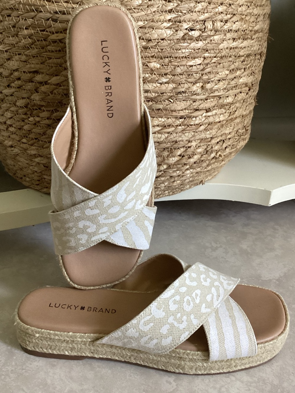 💗 LUCKY BRAND Gayte Espadrille Sandals 8 EUC neutral print slides platform